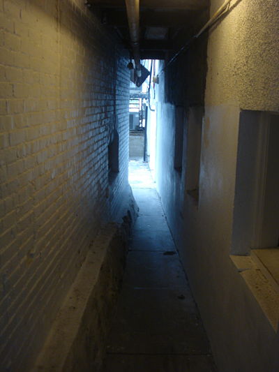 Wellesley Square alley where Tails used to be, Central St