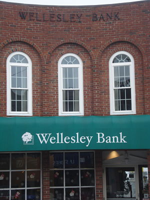 Wellesley Bank, Wellesley Square