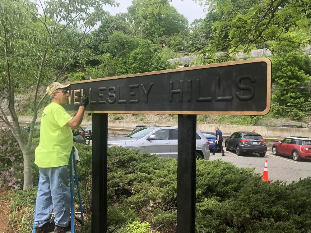 wellesley hills sign painting
