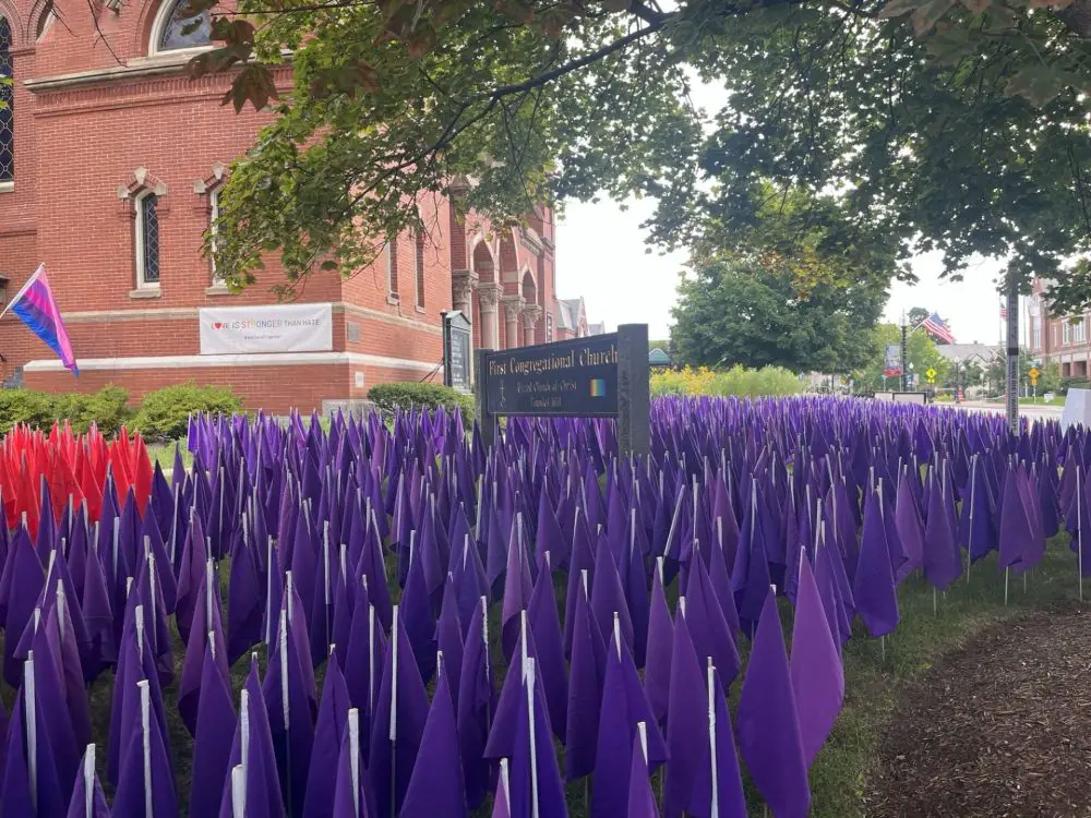 First Congregational Church of Natick, purple flags