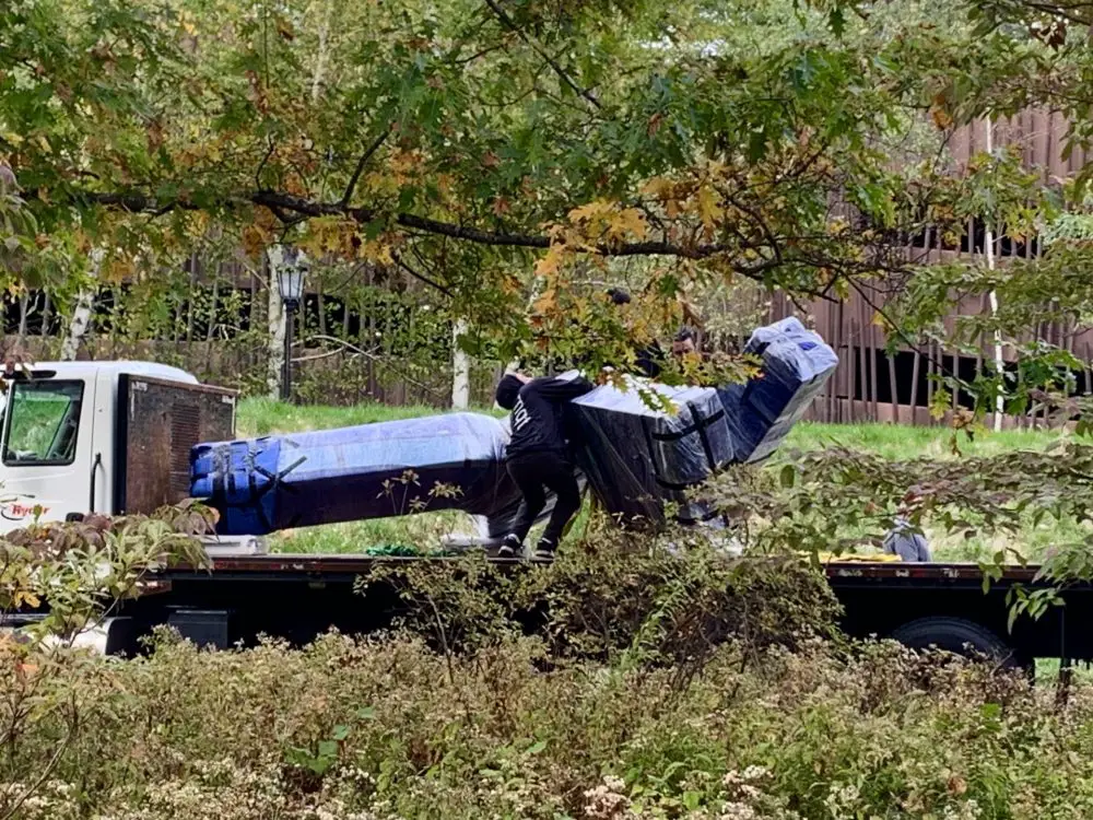 Wellesley College, outdoor art, Meadmore sculpture