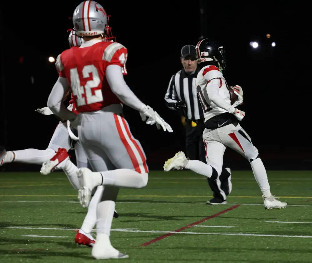 Wellesley vs Catholic Memorial football in Weston