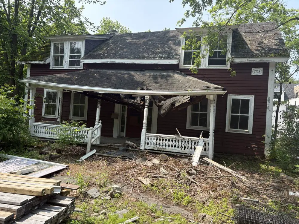 140 Weston Rd