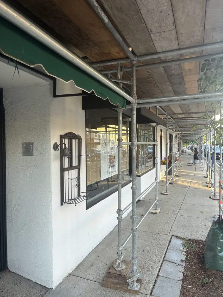 scaffolding washington st near cafe mangal