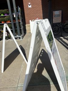 Sandwich board gang